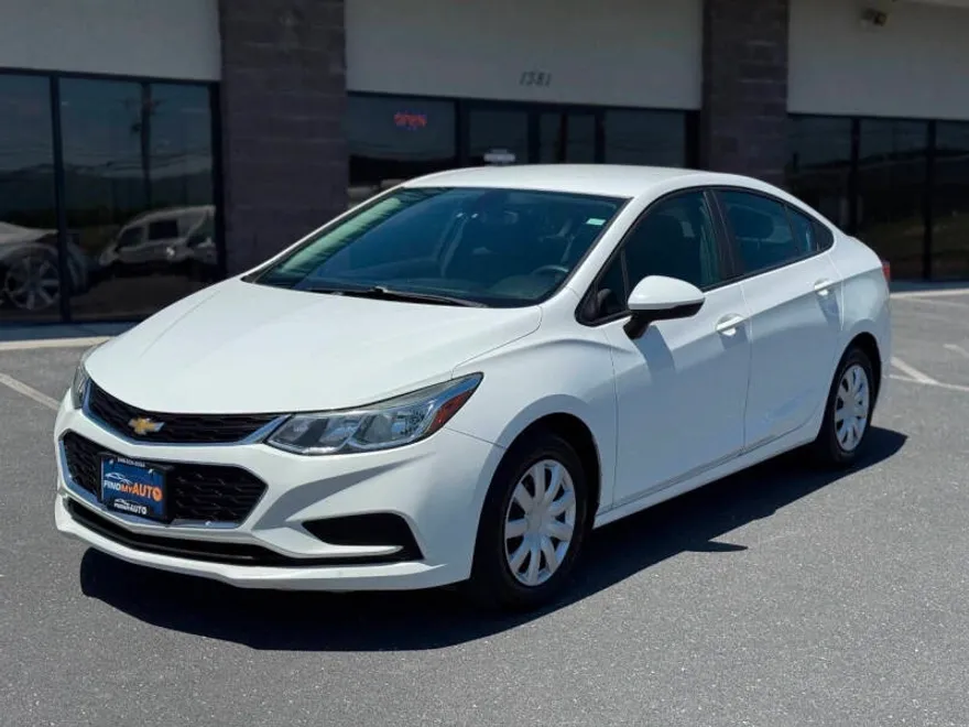 2017 Chevrolet Cruze LS photo 1