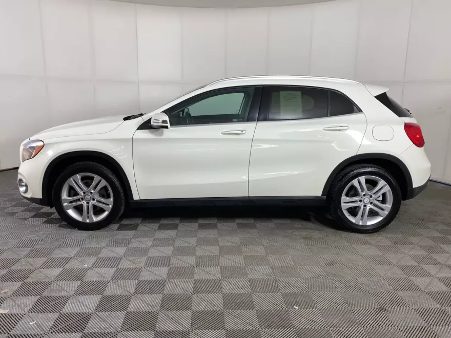 2018 Mercedes Benz GLA 250 photo 1
