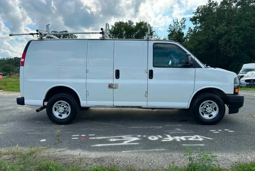 2019 Chevrolet Express 3500 Cargo Van photo 1