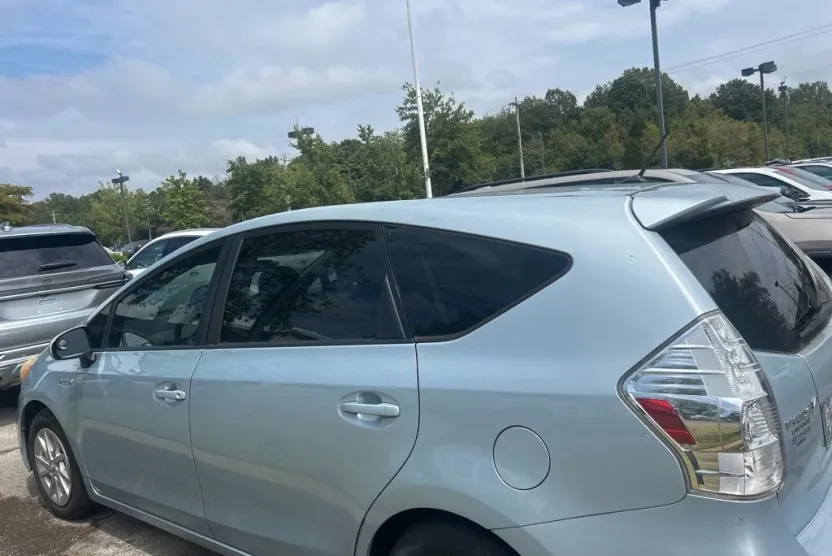 2012 Toyota Prius LE photo 1