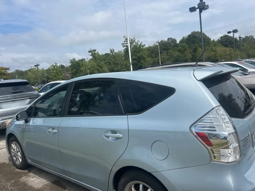 2012 Toyota Prius LE photo 1