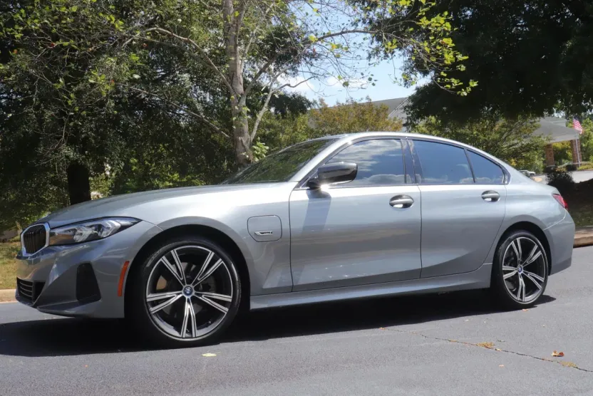 2023 Bmw 330e photo 1