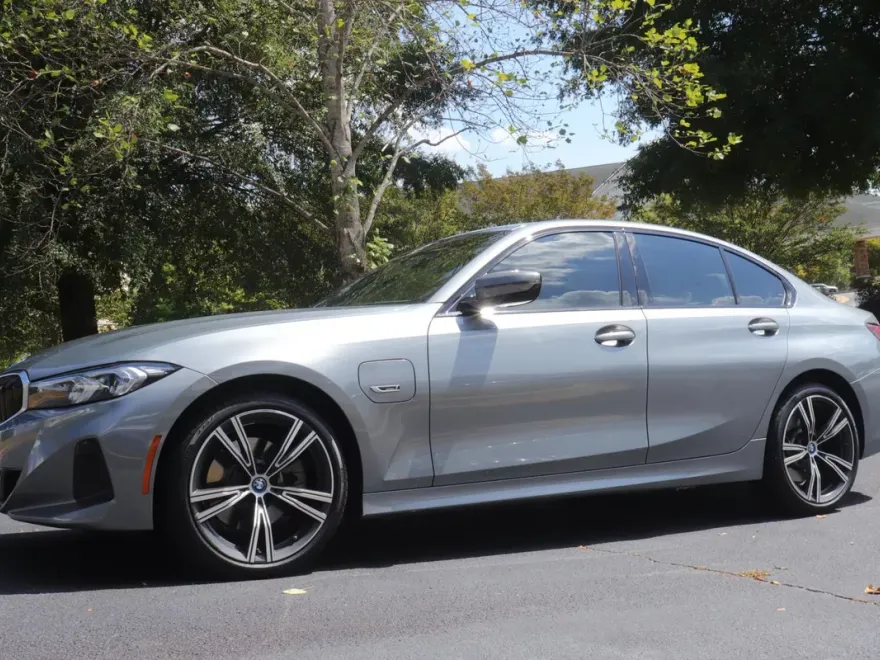 2023 Bmw 330e photo 1