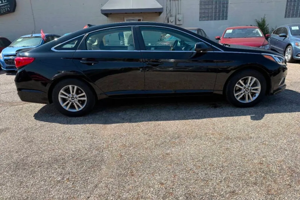 2017 Hyundai Sonata SE photo 1