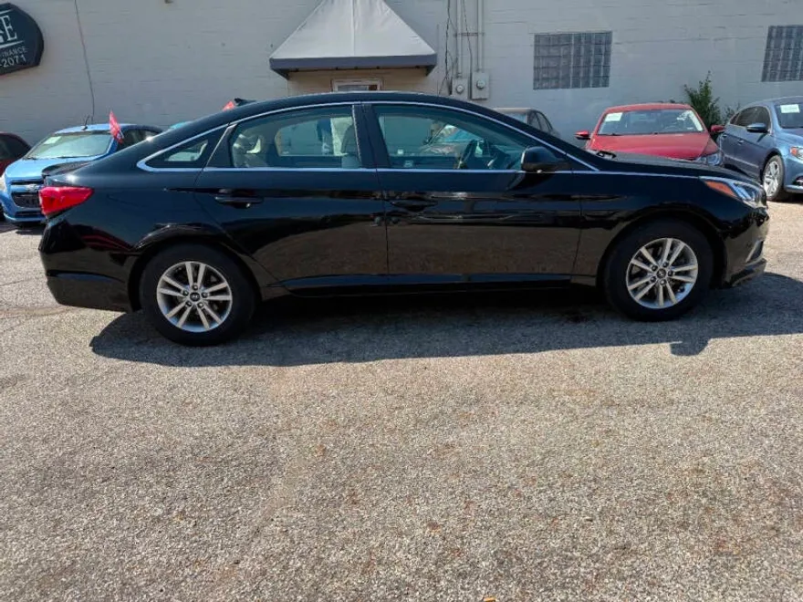 2017 Hyundai Sonata SE photo 1