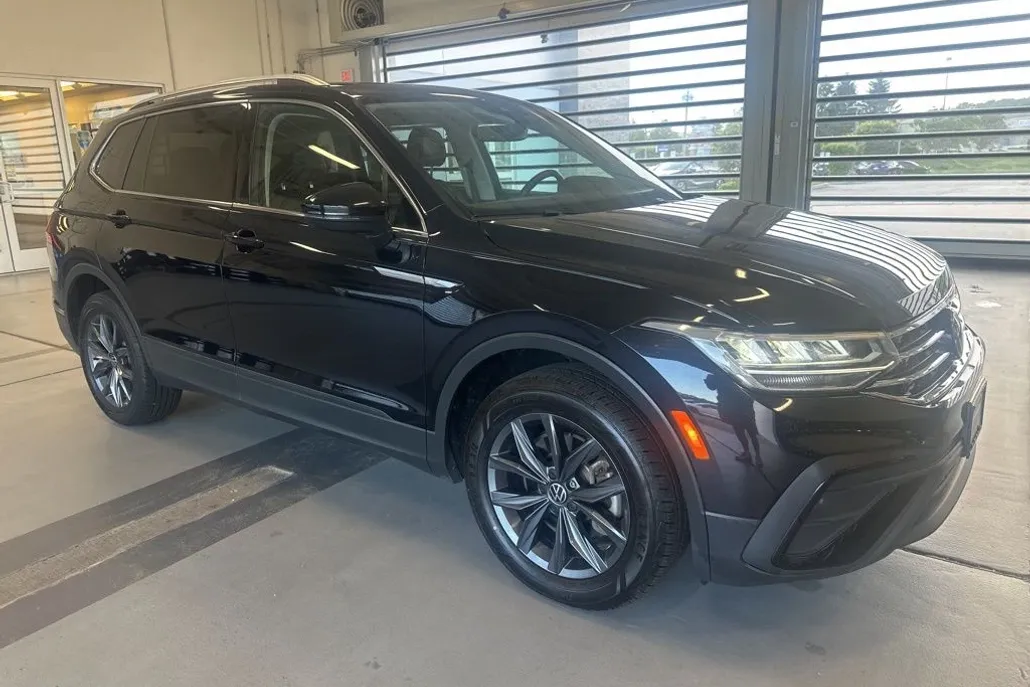 2022 Volkswagen Tiguan SE photo 1