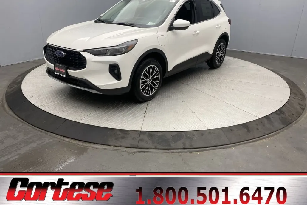 2025 Ford Escape Titanium photo 1
