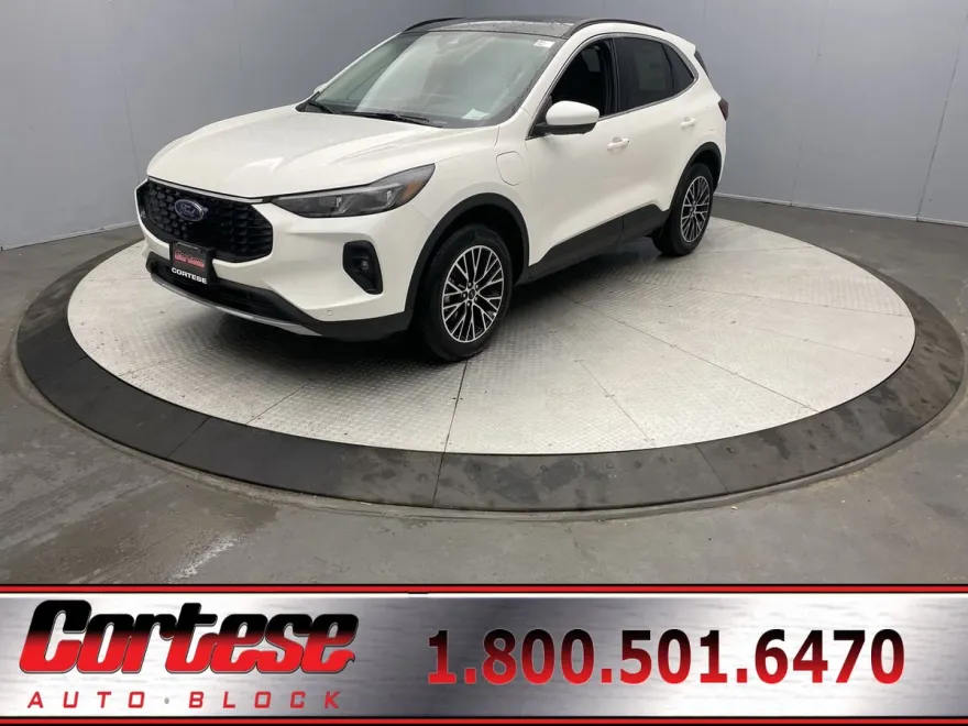 2025 Ford Escape Titanium photo 1