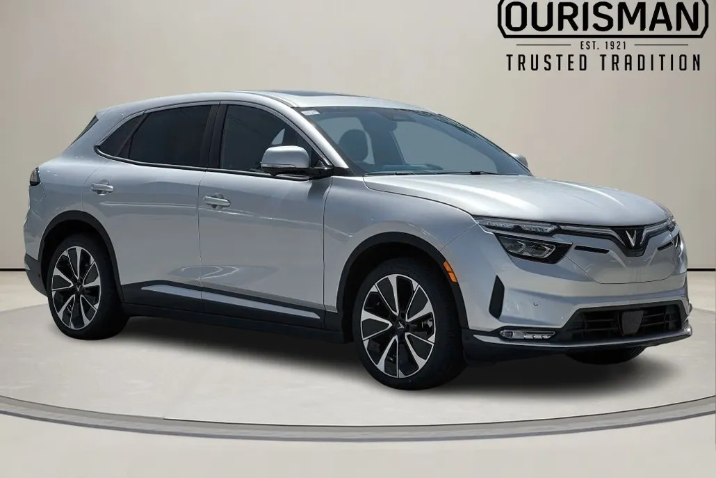 2025 Vinfast VF 8 8 photo 1