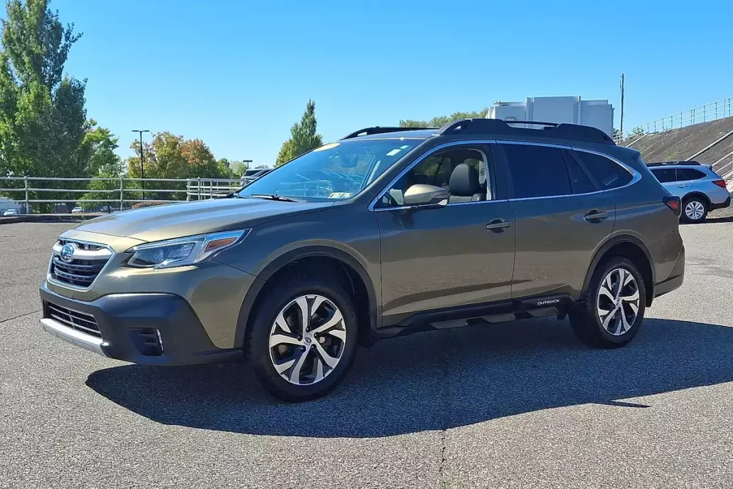 2022 Subaru Outback Limited photo 1