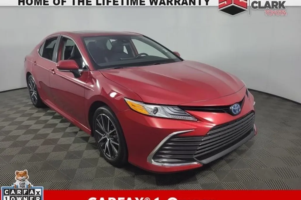2024 Toyota Camry Hybrid XLE photo 1