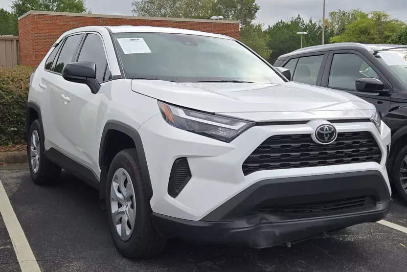 2024 Toyota RAV4 LE photo 1