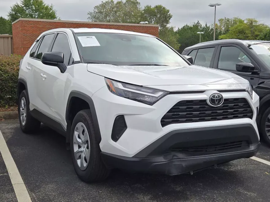 2024 Toyota RAV4 LE photo 1