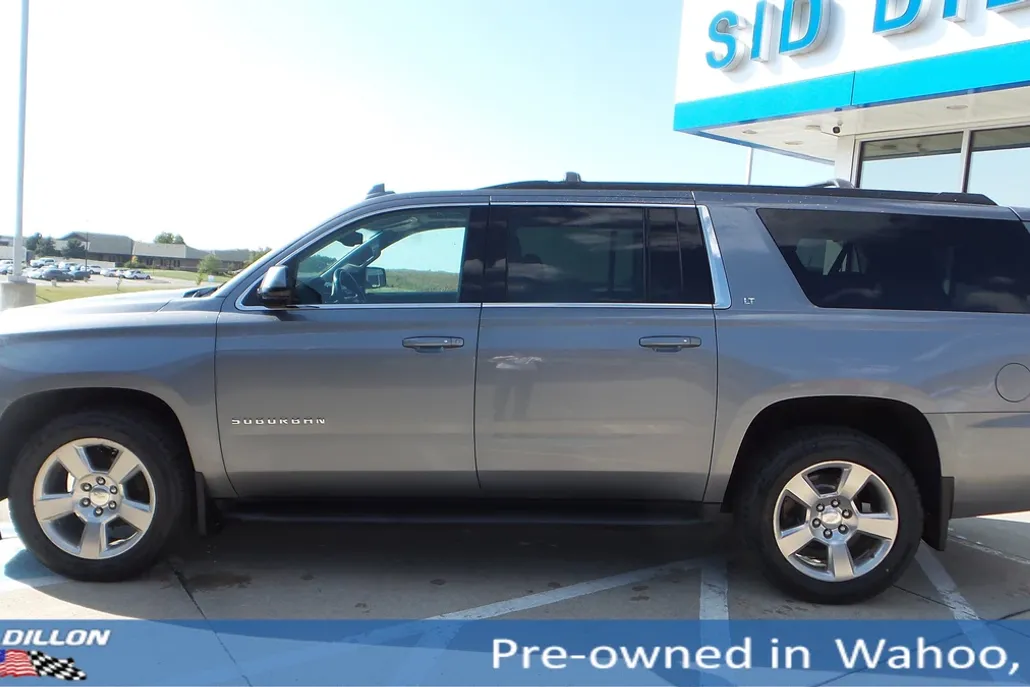 2020 Chevrolet Suburban LT photo 1