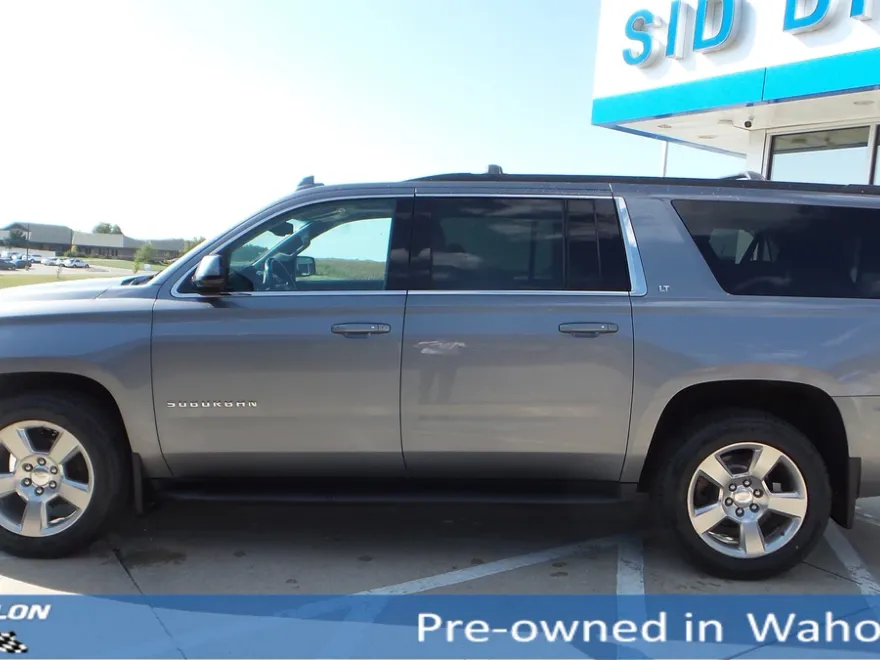 2020 Chevrolet Suburban LT photo 1
