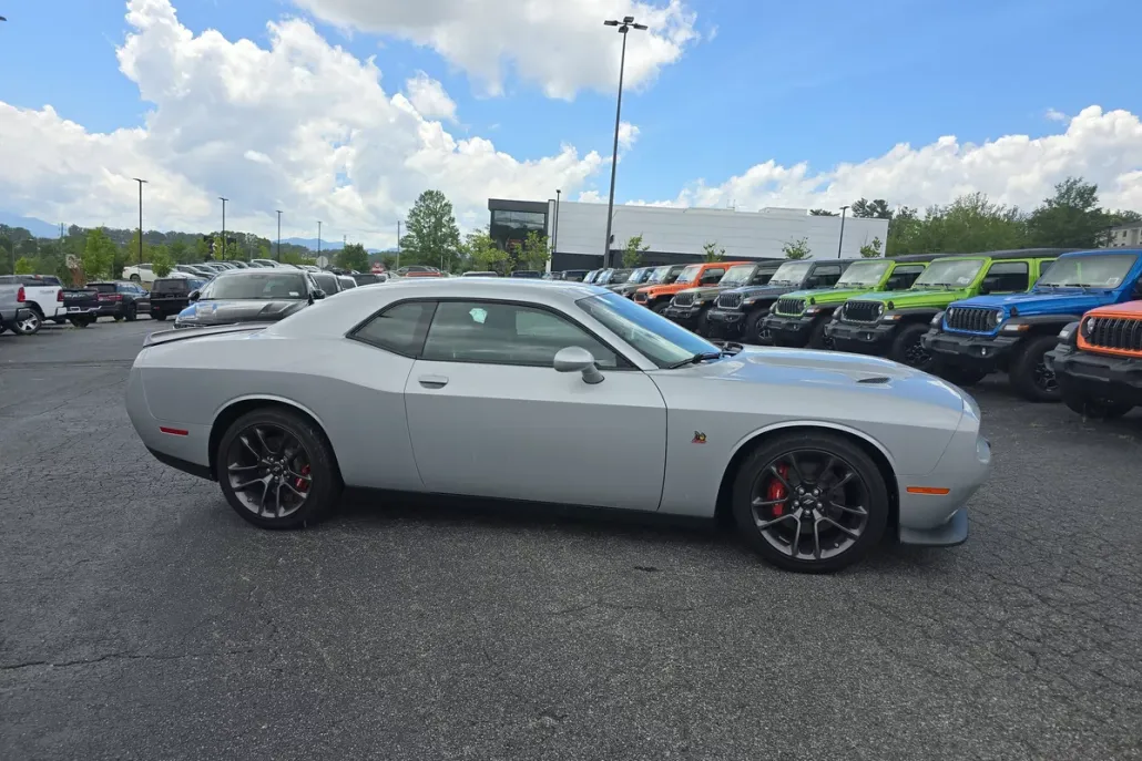 2022 Dodge Challenger R/T Scat Pack photo 1