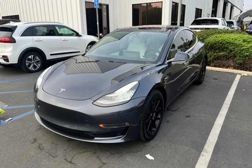 2018 Tesla Model 3 Long Range photo 1