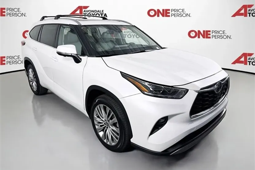 2023 Toyota Highlander Platinum photo 1