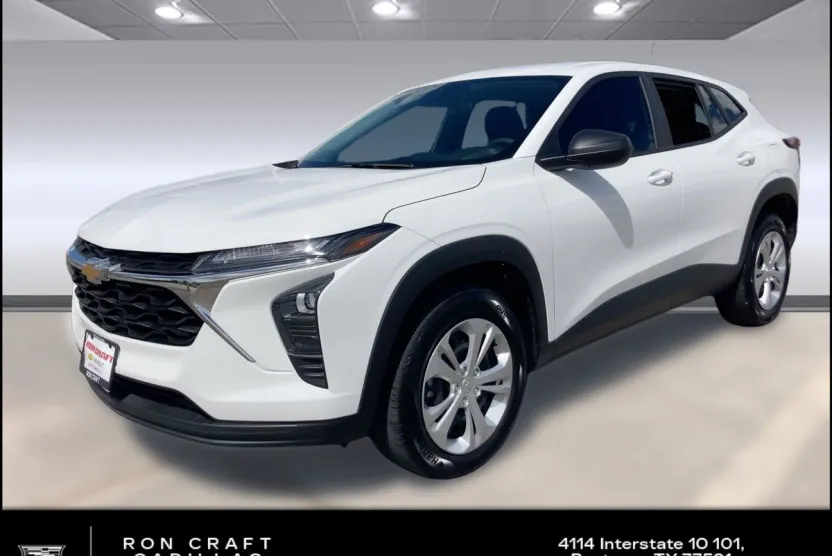 2025 Chevrolet Trax LS photo 1