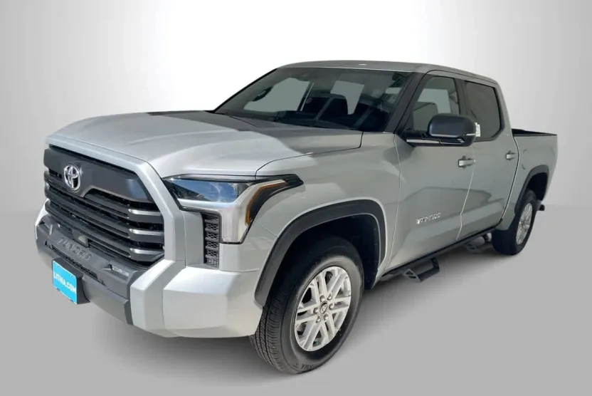 2025 Toyota Tundra SR5 CrewMax photo 1