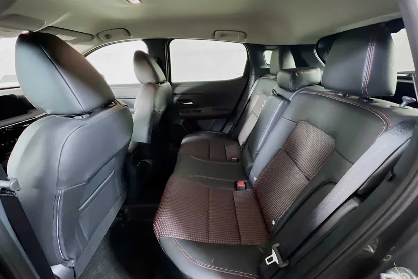 2025 Nissan Kicks SR photo 1