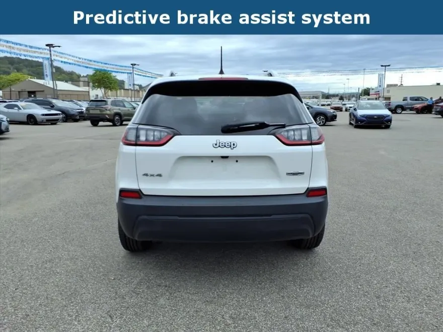 2021 Jeep Cherokee Latitude photo 1