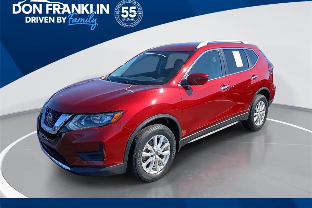 2018 Nissan Rogue SV photo 1