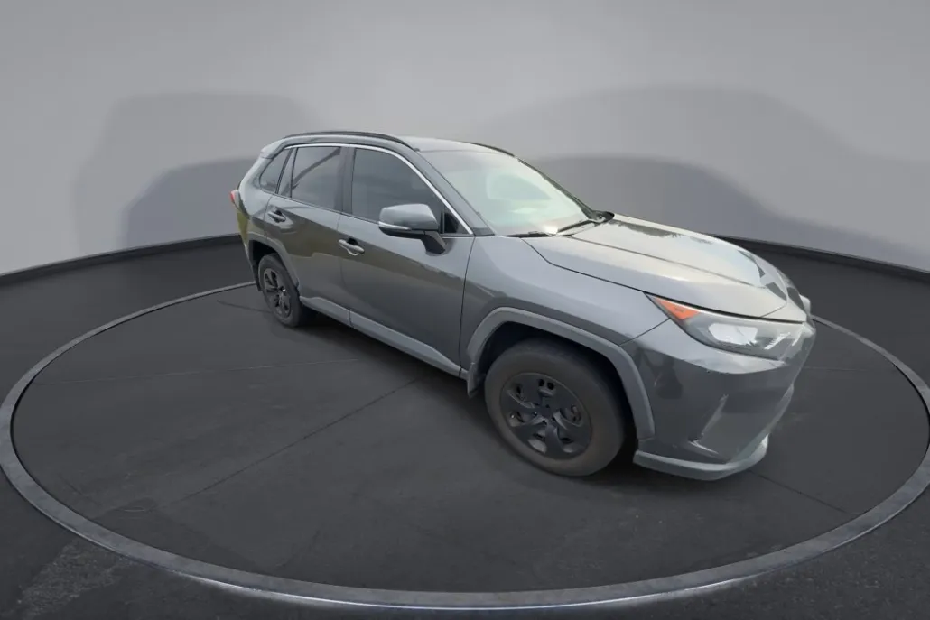 2019 Toyota RAV4 LE photo 1