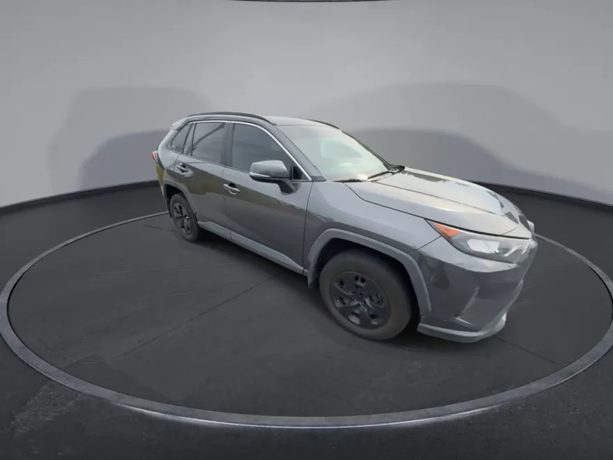 2019 Toyota RAV4 LE photo 1