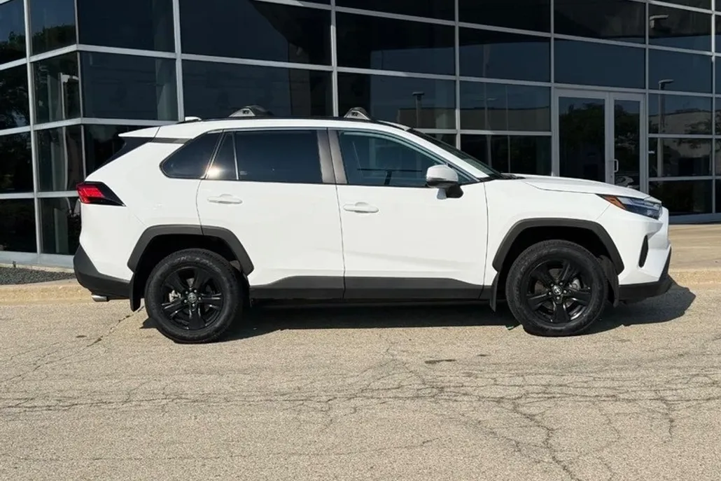 2023 Toyota RAV4 XLE photo 1