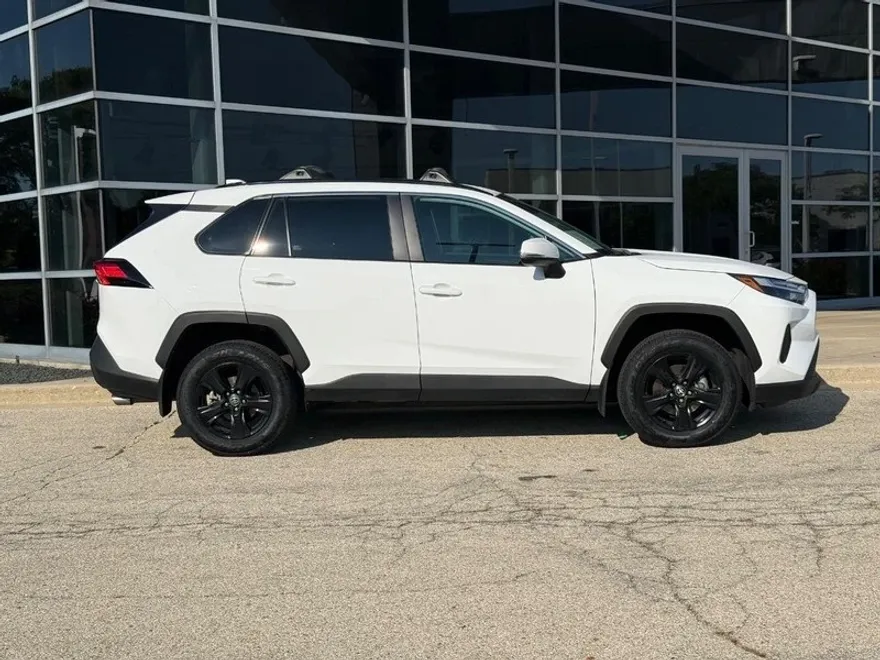 2023 Toyota RAV4 XLE photo 1