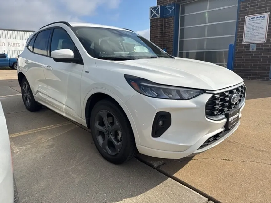 2023 Ford Escape ST-Line Select photo 1