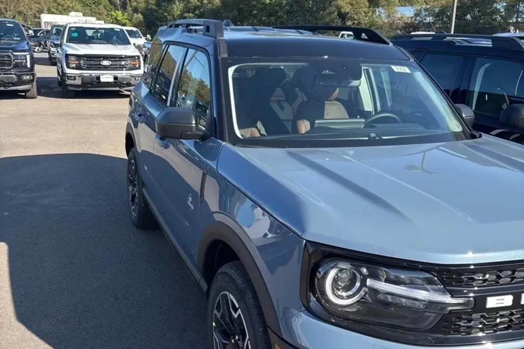 2025 Ford Bronco Sport Outer Banks photo 1