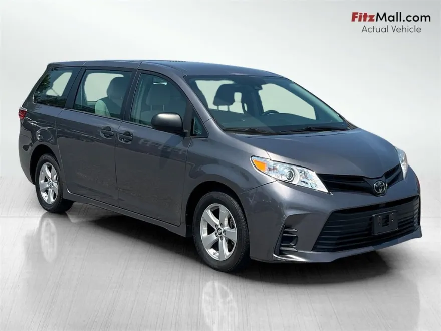 2018 Toyota Sienna L photo 1