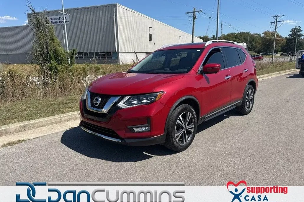 2017 Nissan Rogue SL photo 1