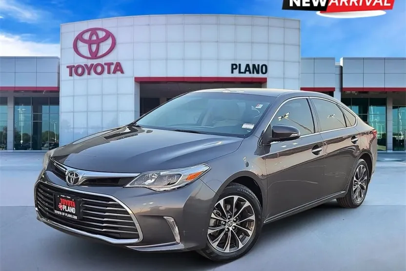 2016 Toyota Avalon XLE photo 1