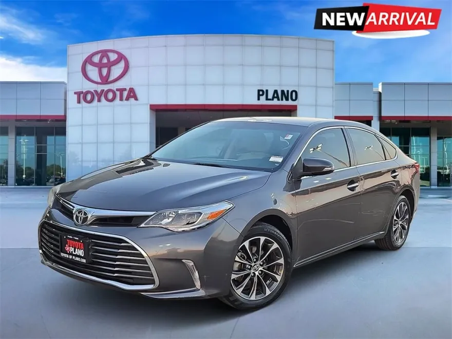 2016 Toyota Avalon XLE photo 1