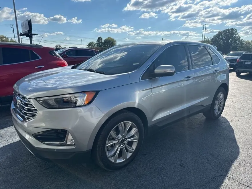 2024 Ford Edge Titanium photo 1