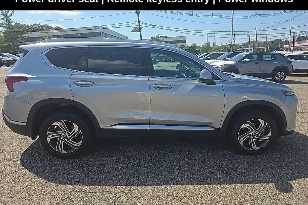 2022 Hyundai Santa Fe SEL photo 1