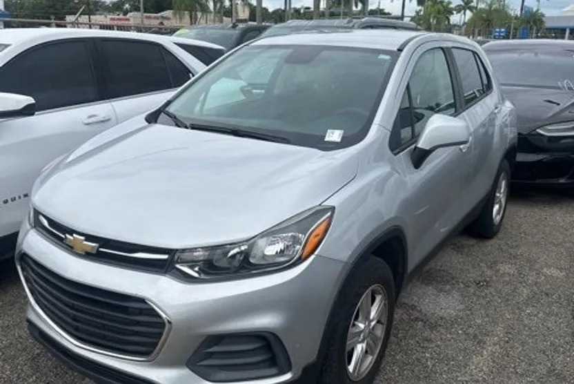 2022 Chevrolet Trax LS photo 1