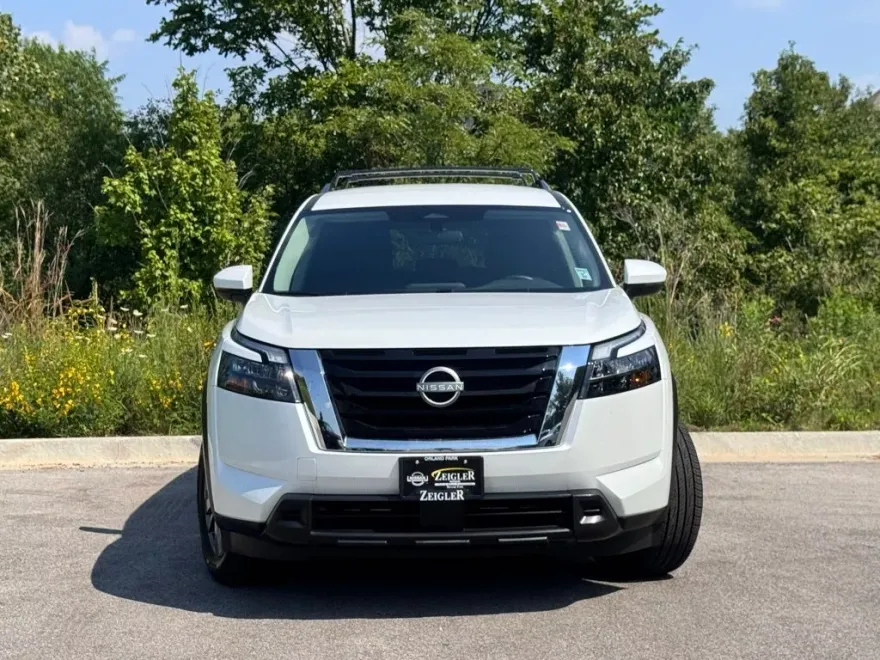 2025 Nissan Pathfinder SV photo 1