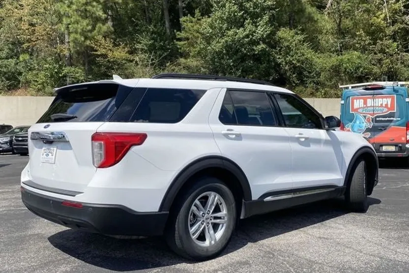 2020 Ford Explorer XLT photo 1