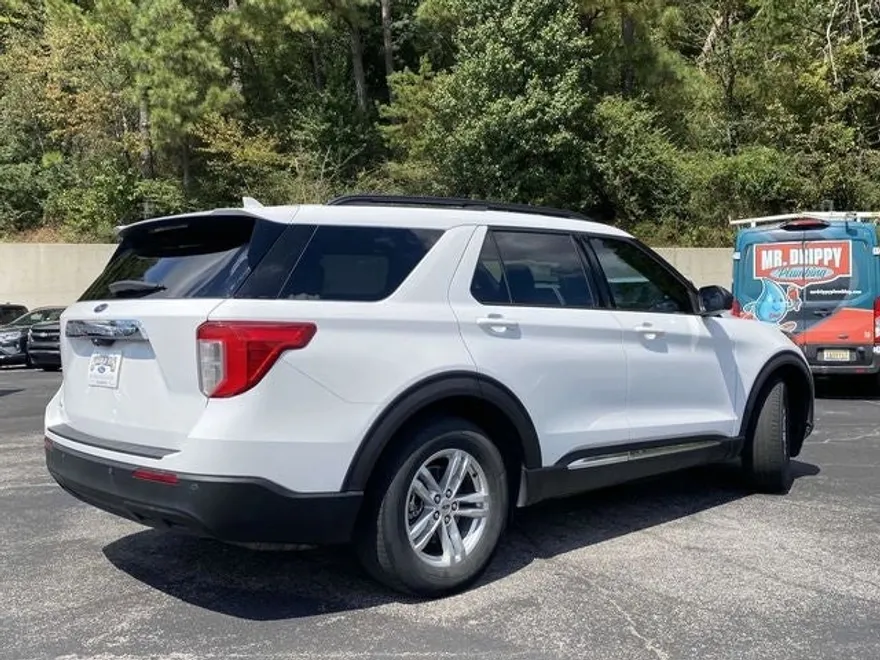 2020 Ford Explorer XLT photo 1