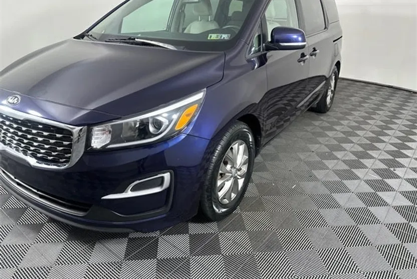2021 Kia Sedona LX photo 1