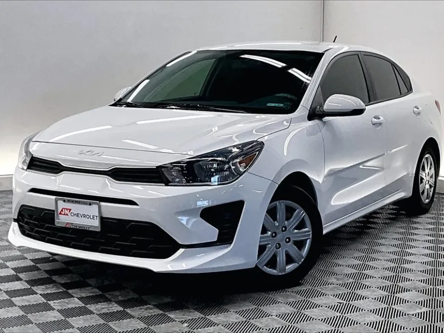 2022 Kia Rio S photo 1