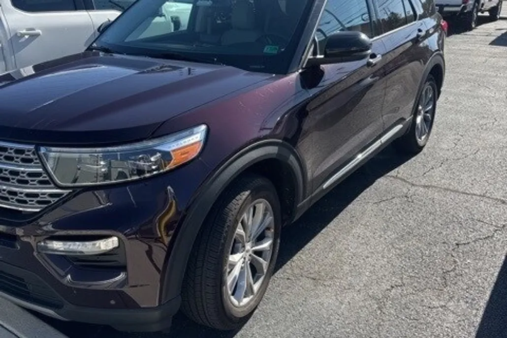 2023 Ford Explorer Limited photo 1