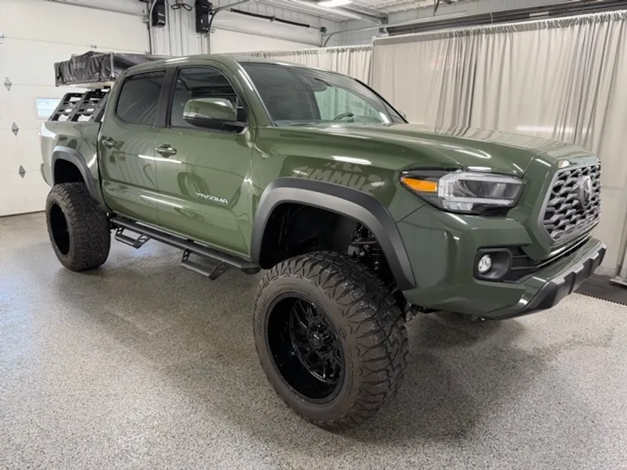 2022 Toyota Tacoma 4x4 TRD Off-Road SR Double Cab V6 photo 1