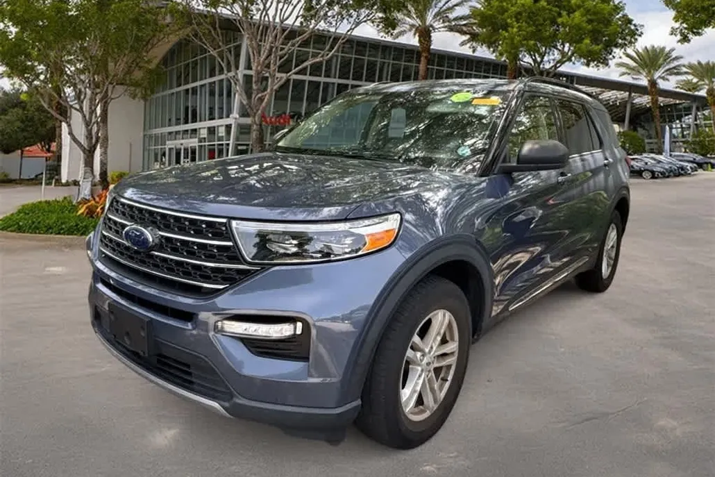 2021 Ford Explorer XLT photo 1