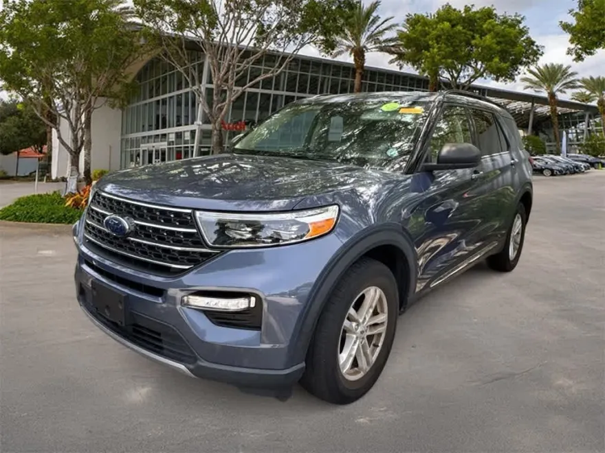 2021 Ford Explorer XLT photo 1