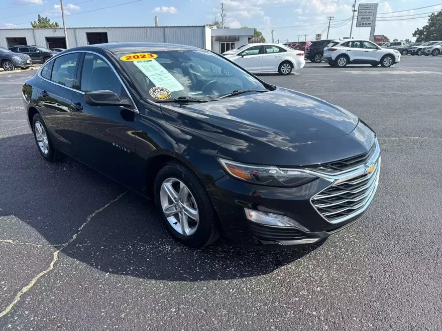 2023 Chevrolet Malibu 1LT photo 1